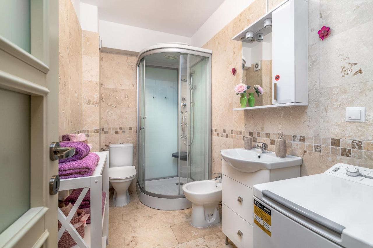 Dreamgarden Airport Apartment & Secure Parking & Airport Shuttle Iasi Exteriér fotografie